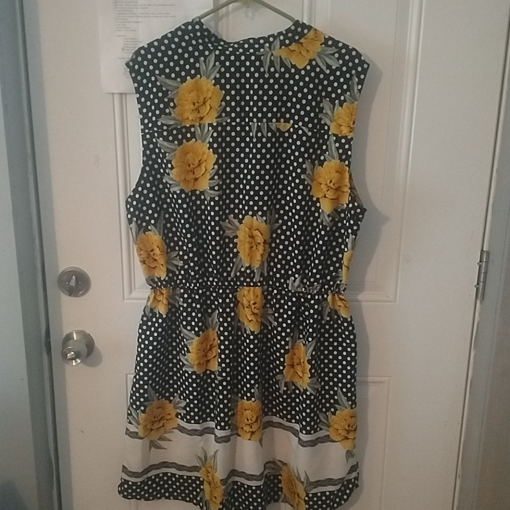 Dress - Picture 2 of 4
